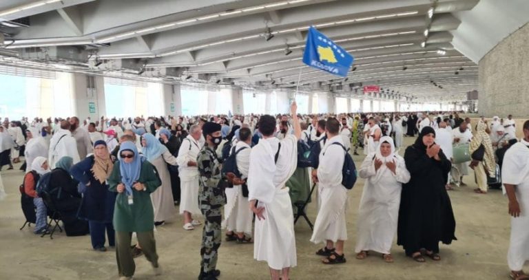 Përfundon Haxhi: grupi i fundit i haxhinjve të Kosovës kthehet në atdhe