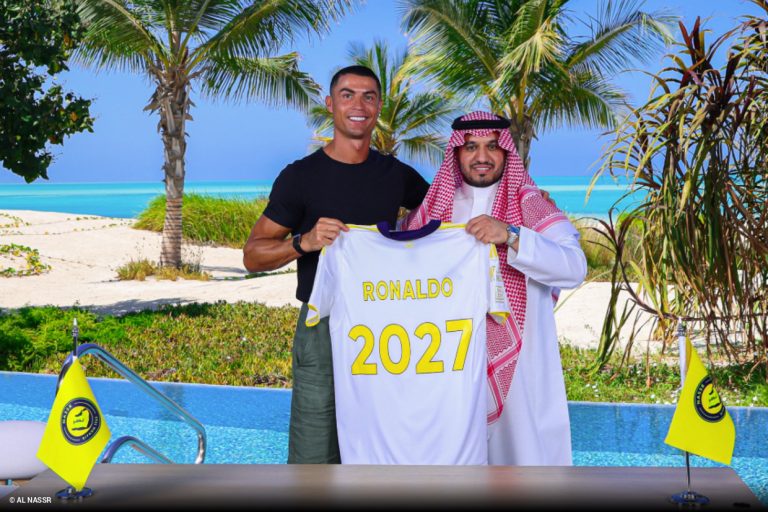 Kontrata më e madhe në histori – Ronaldo do të përfitojë gjysmë miliard euro, një avion personal, pastruese dhe një sërë përfitimesh marramendëse