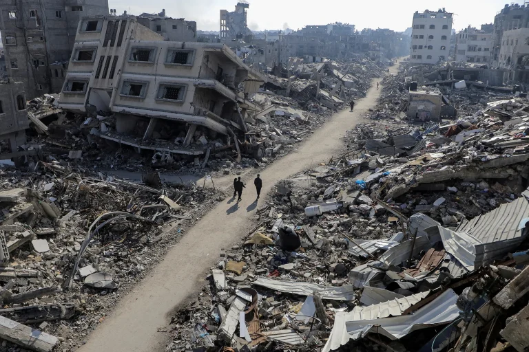 Izraeli sulmon civilët që prisnin ndihmat në Gaza, raportohen dhjetëra të vdekur dhe të plagosur