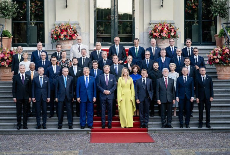 NATO po i shmanget një bisede të vështirë