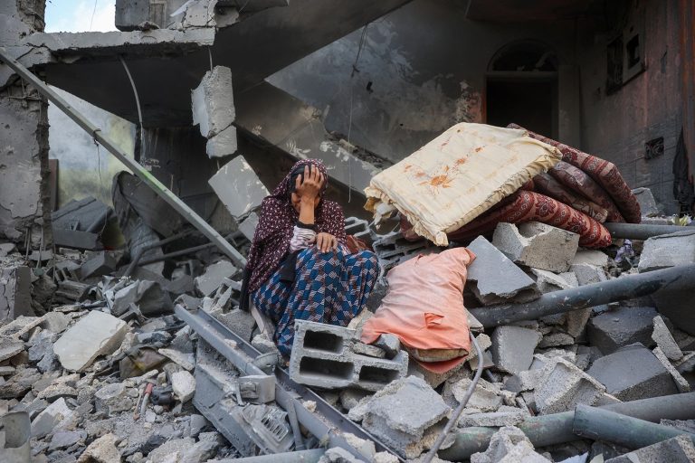 Masakra vazhdon në Gaza: dhjetëra të vrarë, fëmijët rrezikojnë vdekjen nga uria – izraeli bllokon ushqimin për foshnjat