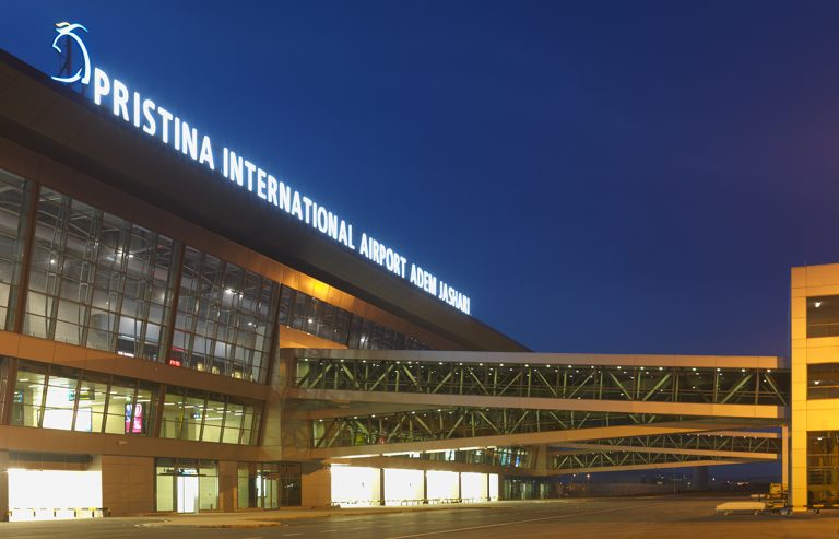 Grua e huaj arrestohet në Aeroportin “Adem Jashari” – dyshohet për vjedhje ndaj një qytetari kosovar