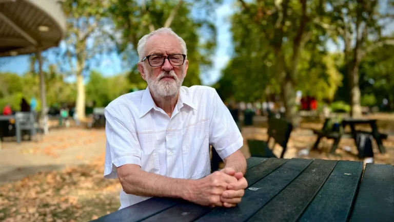 Xheremi Korbin (Jeremy Corbyn) flet për ndërtimin e një partie të re për të transformuar politikën britanike