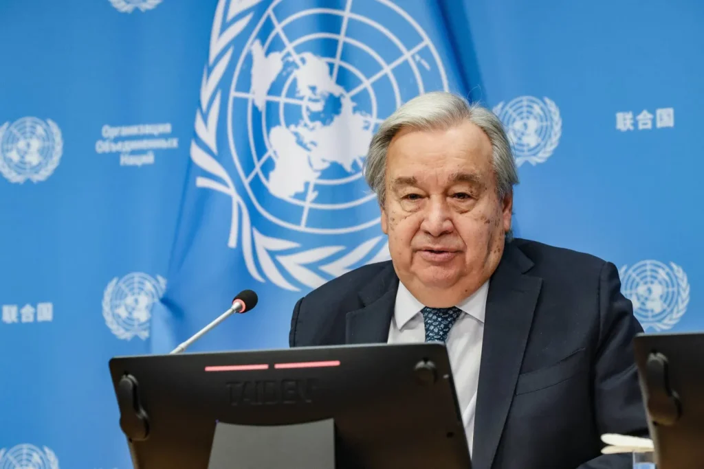 Flamuri i OKB-së zëvendësohet me flamurin izraelit në kompleksin e UNRWA-s; Shefi i OKB-se dënon fuqishëm Izraelin Flamuri i OKB-së zëvendësohet me flamurin izraelit në kompleksin e UNRWA-s; Shefi i OKB-se dënon fuqishëm Izraelin