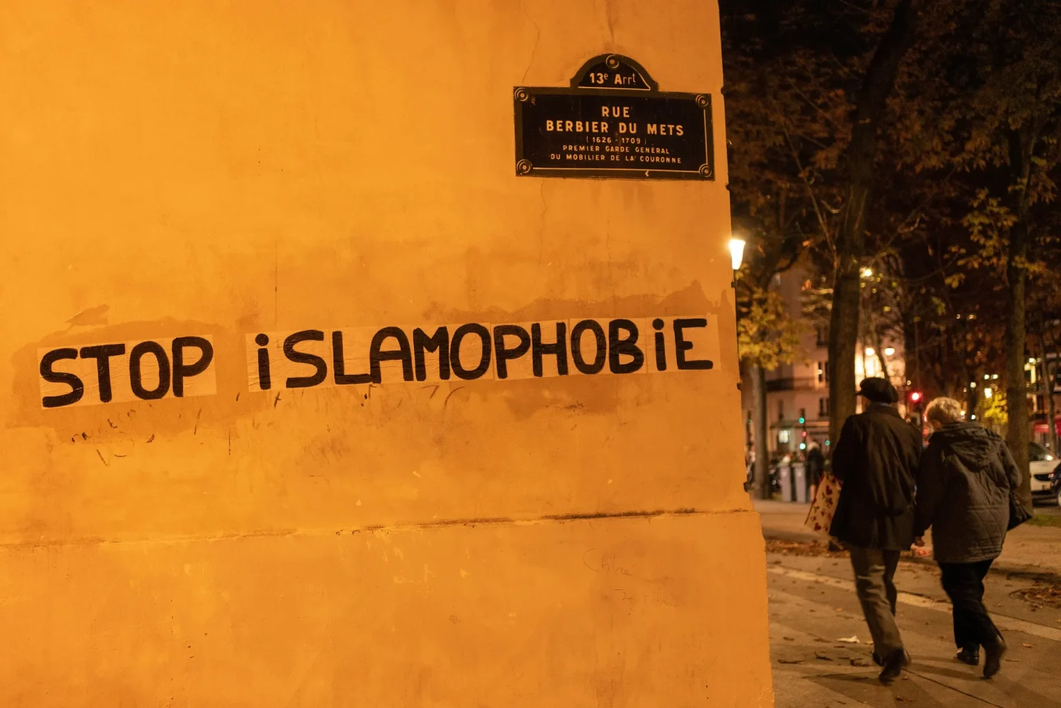 Muslimanët në Francë nën presion: Raporti tregon rritje të ndjeshme të diskriminimit