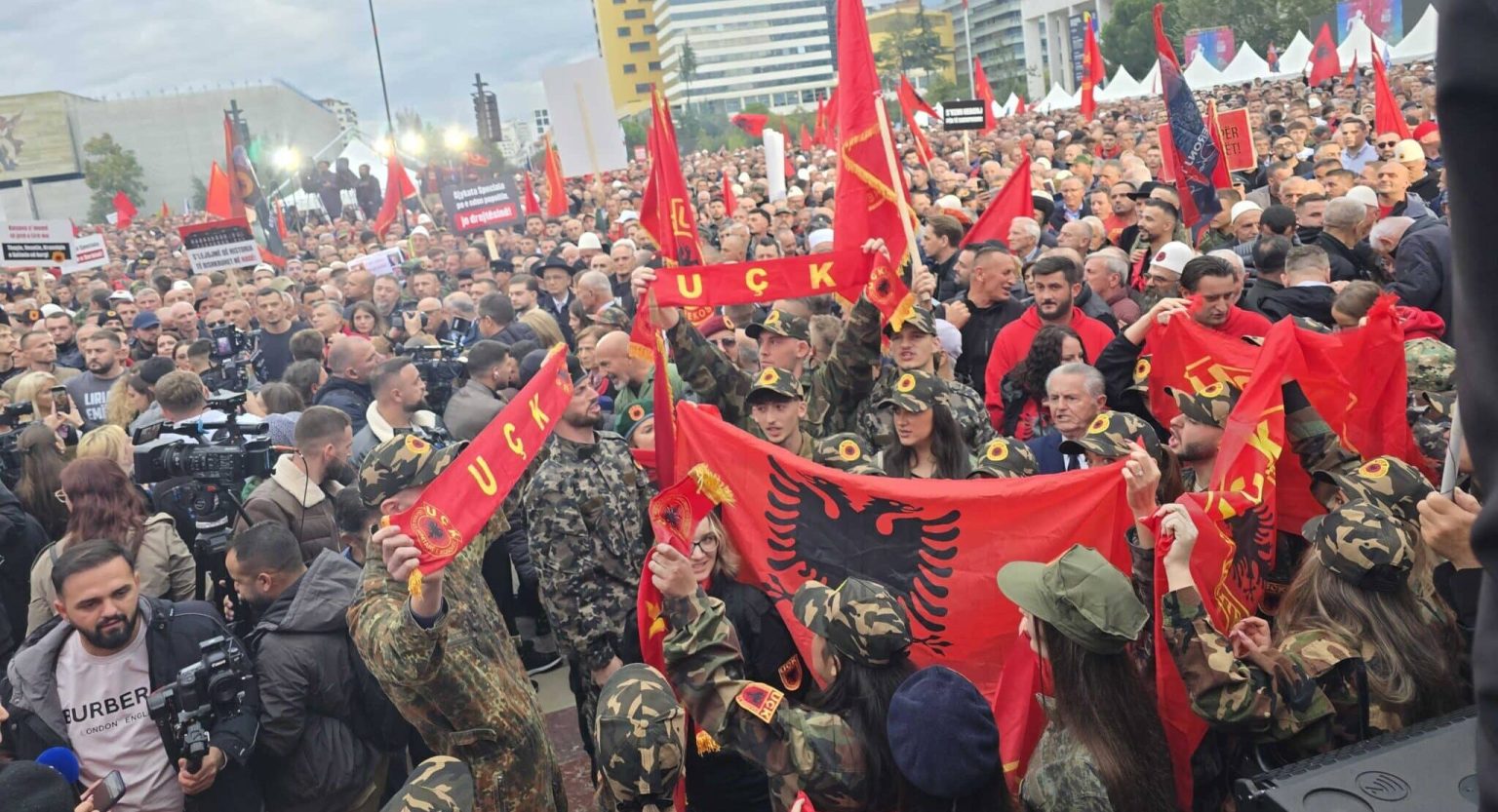 Protestë paqësore në Shkup kundër Gjykatës Speciale në Hagë Protestë paqësore në Shkup kundër Gjykatës Speciale në Hagë