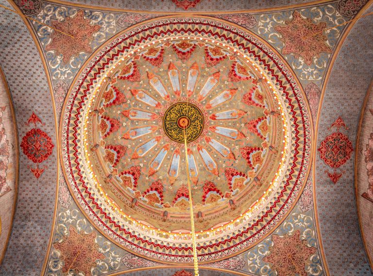 Përfundim: Tokëzimi i teorisë së artit islam