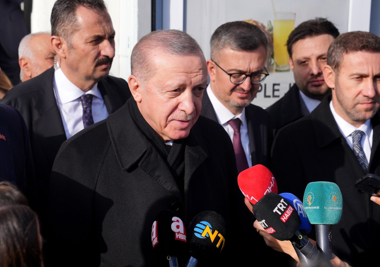 Erdoğan vlerëson fitoren e Sirisë ndaj terroristëve të mbështetur nga SHBA-ja në Alepo Erdoğan vlerëson fitoren e Sirisë ndaj terroristëve të mbështetur nga SHBA-ja në Alepo