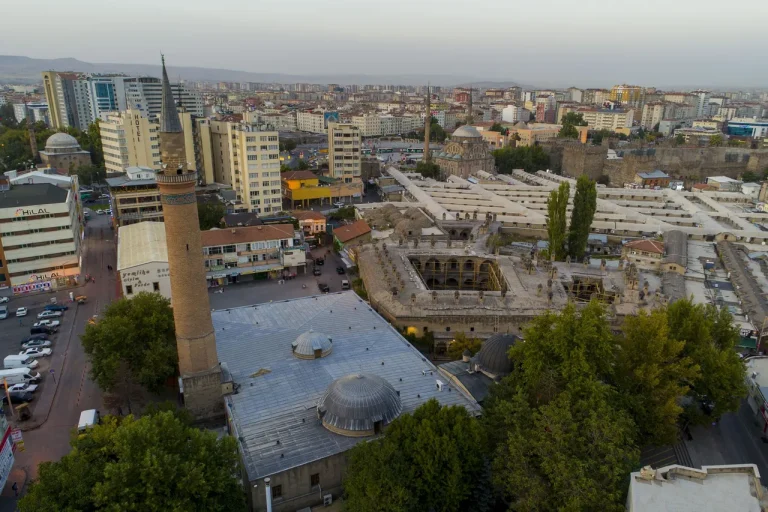 Zbulohet medreseja 900-vjeçare dëshmi e rrënjëve të dijes islame në Anadoll Zbulohet medreseja 900-vjeçare dëshmi e rrënjëve të dijes islame në Anadoll