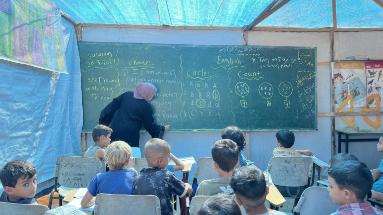 Arsim nën zjarr: Shkolla e fundit funksionale në veriun e Gazës