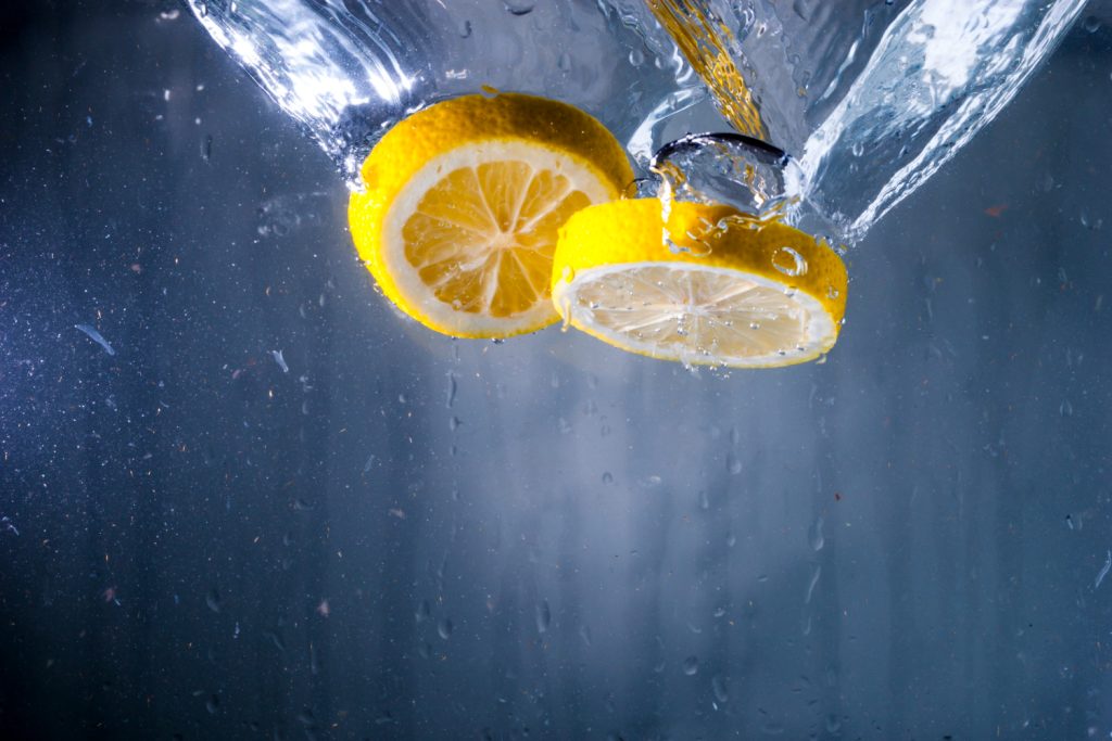 Çfarë ndodh me presionin e gjakut kur pini rregullisht ujë me limon
