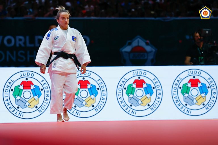 Më shumë se sport: Çfarë i sjell Kosovës triumfi i Distria Krasniqit në Paris