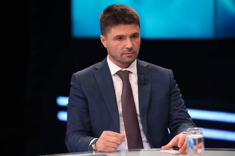 Redi Shehu – Opinion: Nga epshi te pushteti, rrëfimi i një kapjeje globale