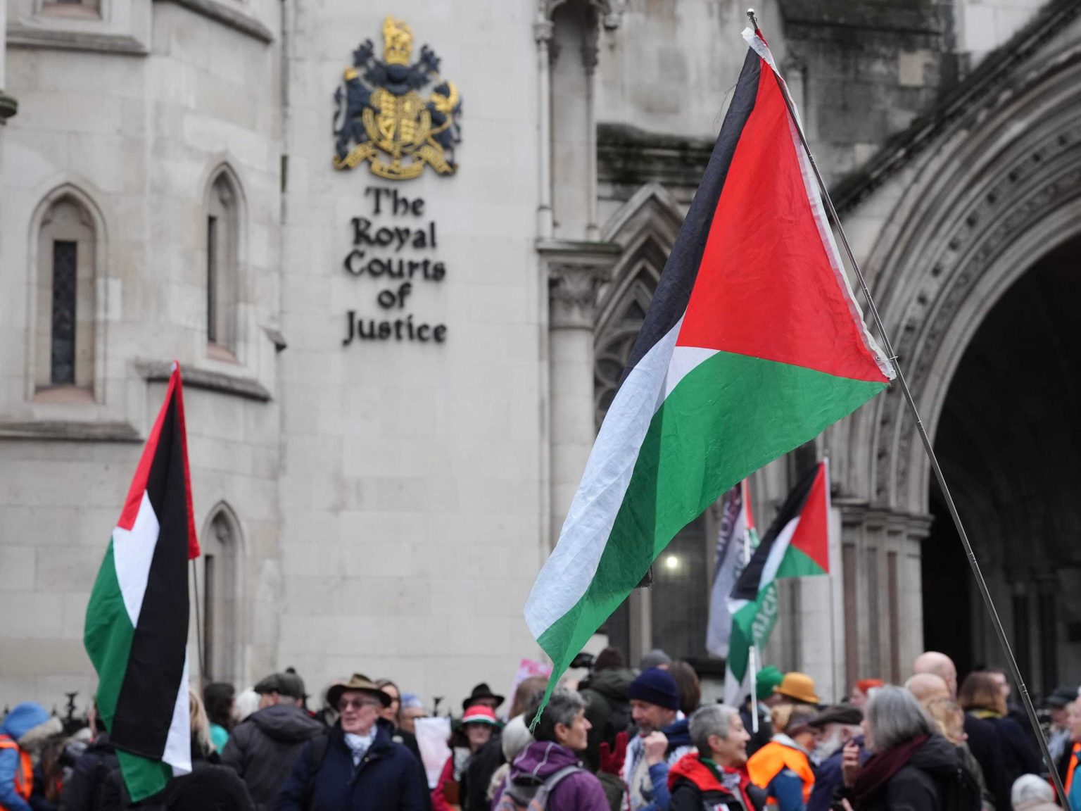 Goditje për qeverinë britanike: Aktivistët pro-Palestinë fitojnë në Gjykatë