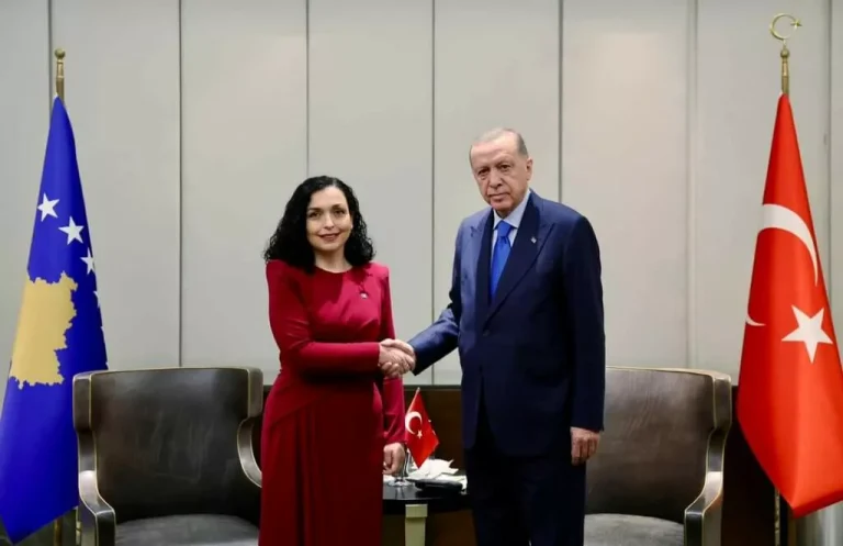 Erdogan dhe Mbretërit e Arabisë Saudite uruan Kosovën për 18 vjetorin e pavarësisë Erdogan dhe Mbretërit e Arabisë Saudite uruan Kosovën për 18 vjetorin e pavarësisë