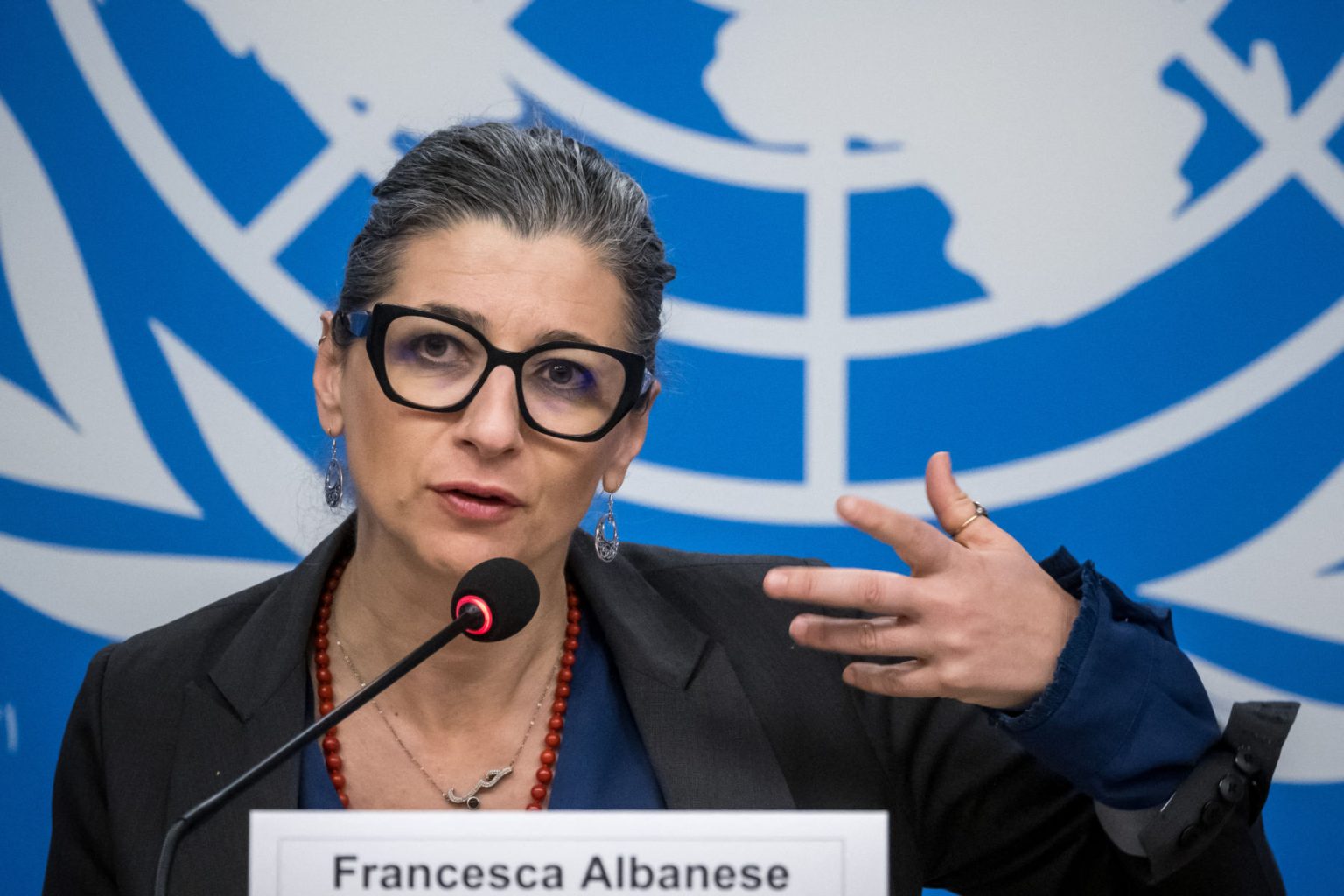 Skandaloze dhe Pa Bazë: Franca Kërkon Dorëheqjen e Albanese mbi Deklarata të Nxjerra Jashtë Kontekstit