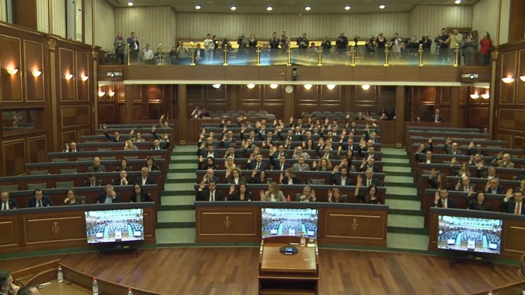 Miratohet rezoluta në mbrojtje të ish-krerëve të UÇK-së, LDK nuk merr pjesë në votim