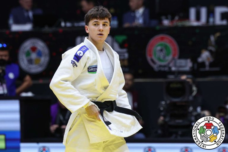 Laura Fazliu shkëlqen në Linz, siguron finalen e Grand Prix-it në Austri Laura Fazliu shkëlqen në Linz, siguron finalen e Grand Prix-it në Austri