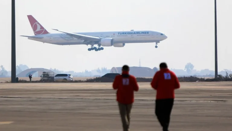 Turkish Airlines, Pegasus dhe AJet anulojnë fluturimet drejt Iranit pas shtrëngimit të sanksioneve amerikane