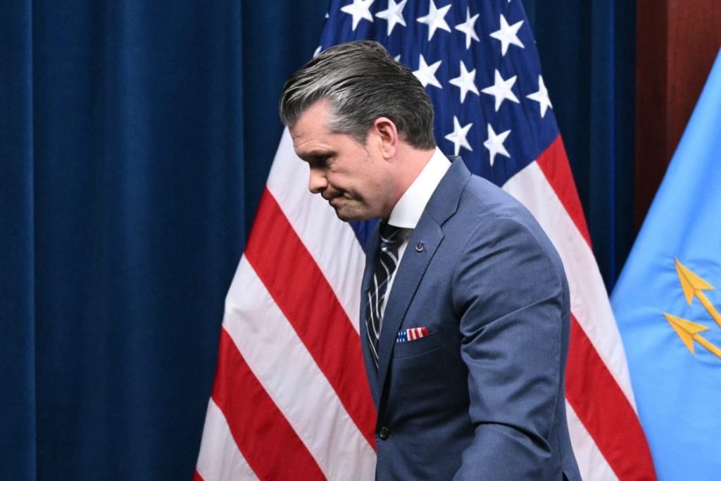 FP: Pse Hegseth duhet të largohet